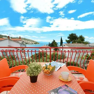House Juretic - 50 M From The Apartment